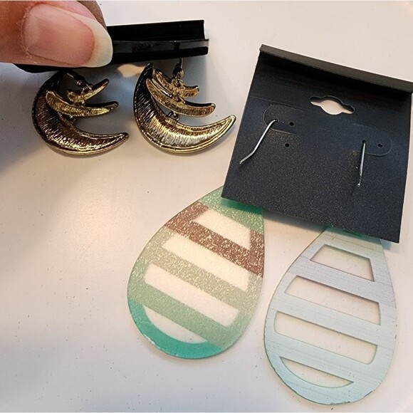 2 Pair Earrings - Picture 2 of 3
